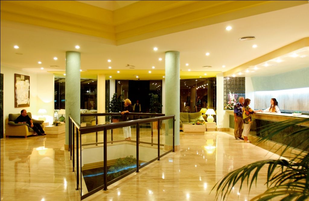 Cala Millor Garden Hotel - Adults Only Интерьер фото